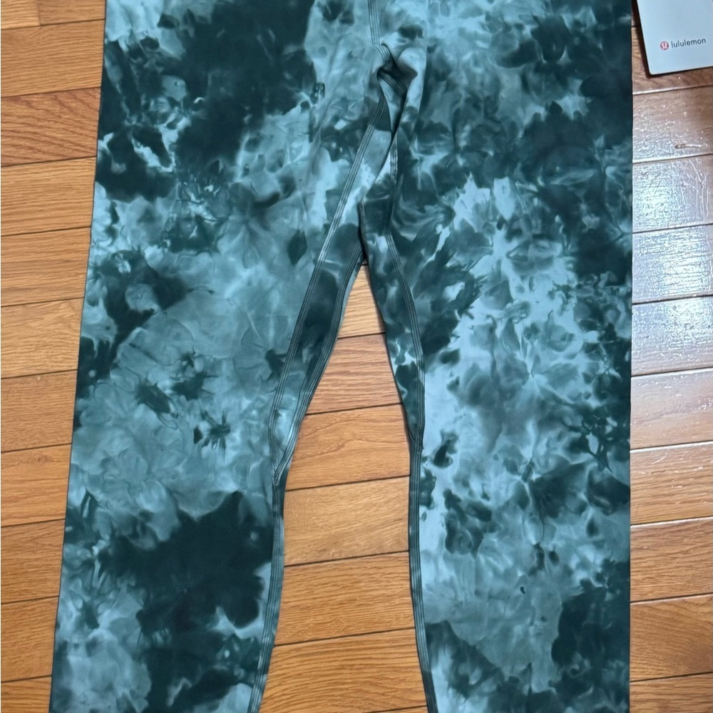 NWT lululemon athletica Green Tie-Dye Leggings - Picture 4 of 5